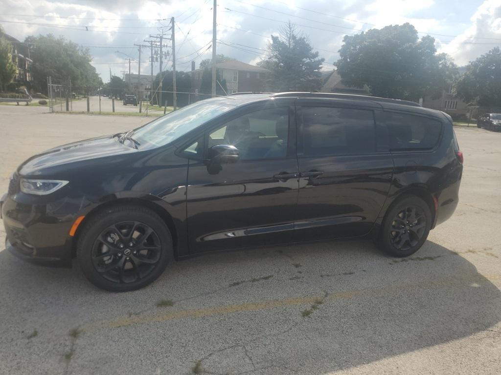 new 2026 Chrysler Pacifica car, priced at $56,655