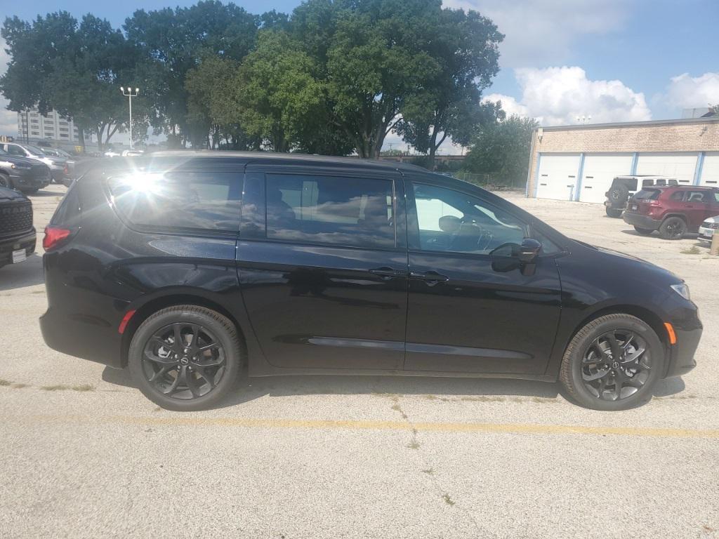 new 2026 Chrysler Pacifica car, priced at $56,655