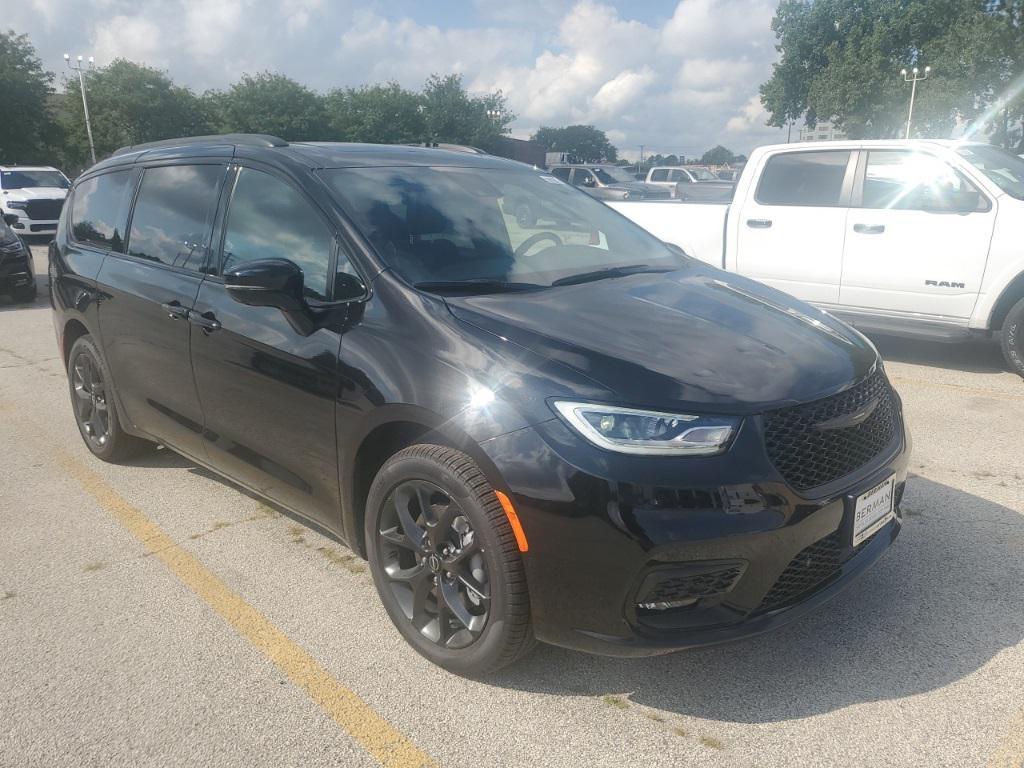 new 2026 Chrysler Pacifica car, priced at $56,655