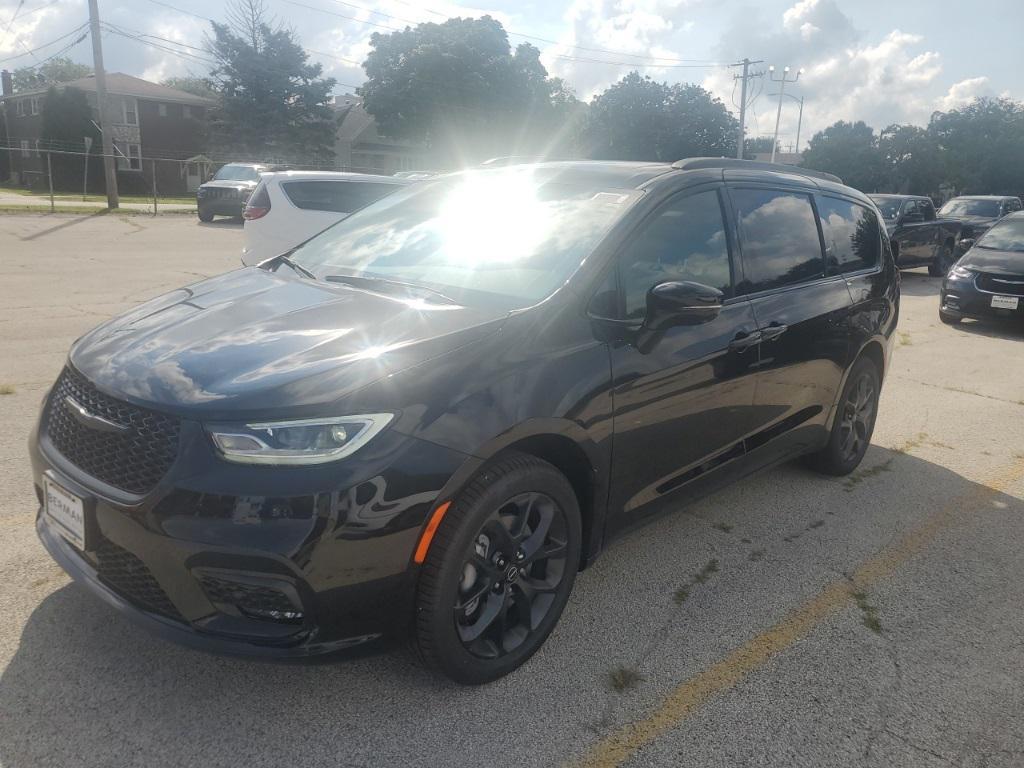 new 2026 Chrysler Pacifica car, priced at $56,655
