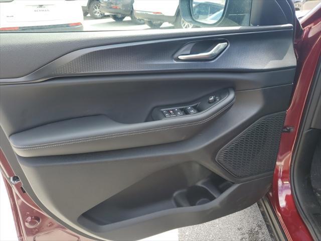 new 2025 Jeep Grand Cherokee car, priced at $35,060