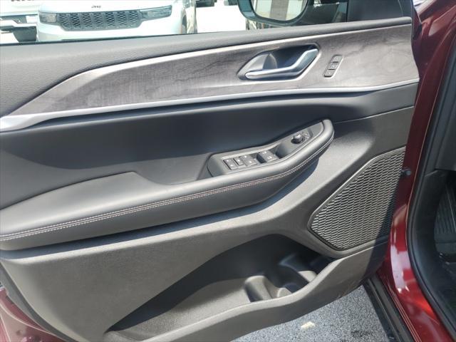 new 2025 Jeep Grand Cherokee car, priced at $41,256