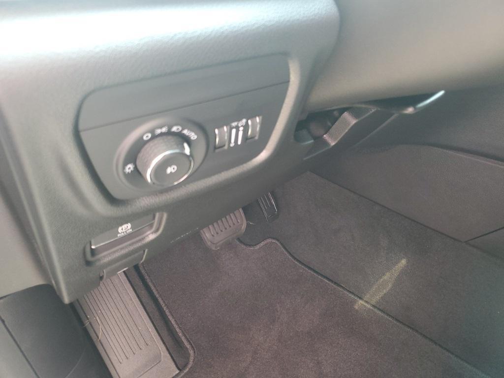 new 2025 Jeep Grand Cherokee car, priced at $42,819