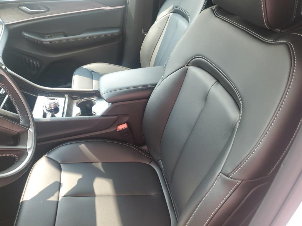 new 2025 Jeep Grand Cherokee car, priced at $42,819