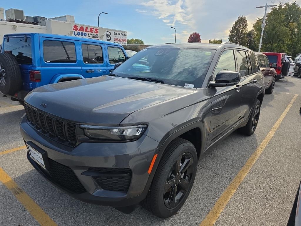 new 2025 Jeep Grand Cherokee car, priced at $45,842