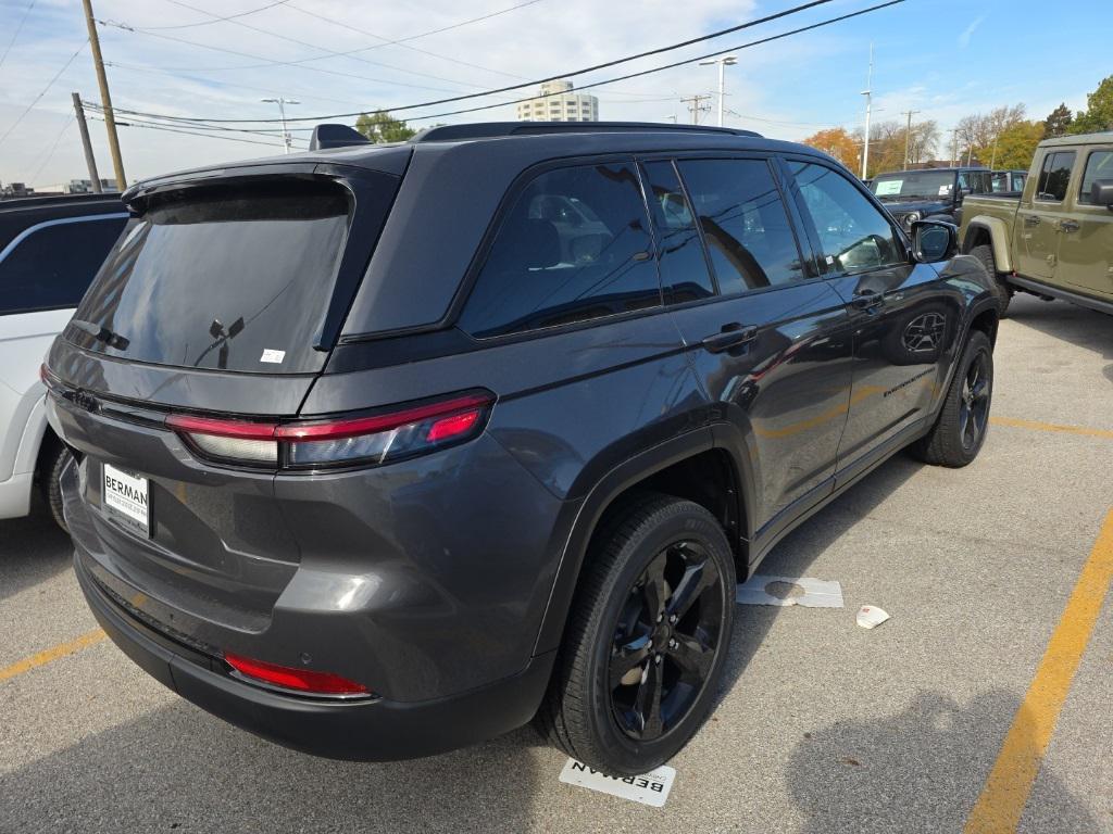 new 2025 Jeep Grand Cherokee car, priced at $45,842