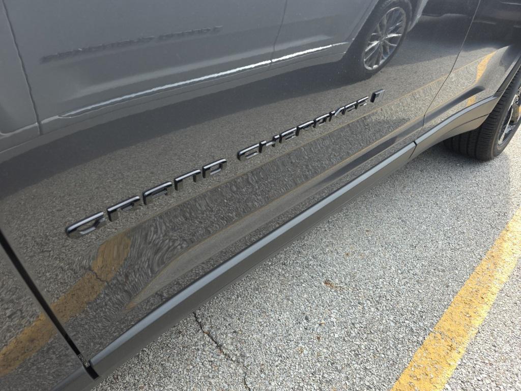 new 2025 Jeep Grand Cherokee car, priced at $45,842