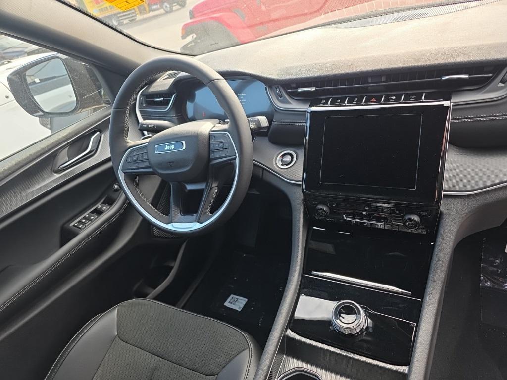 new 2025 Jeep Grand Cherokee car, priced at $45,842