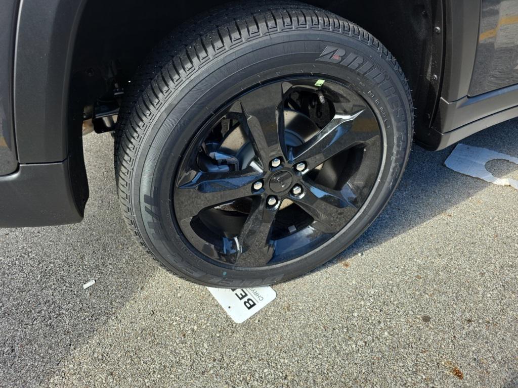 new 2025 Jeep Grand Cherokee car, priced at $45,842