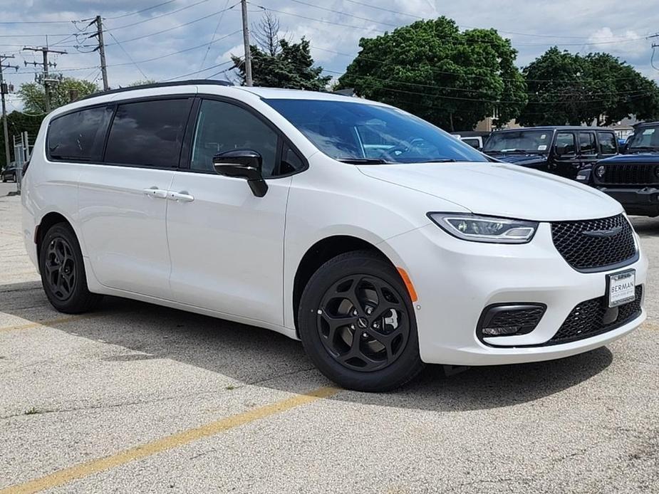 new 2024 Chrysler Pacifica Hybrid car, priced at $54,687