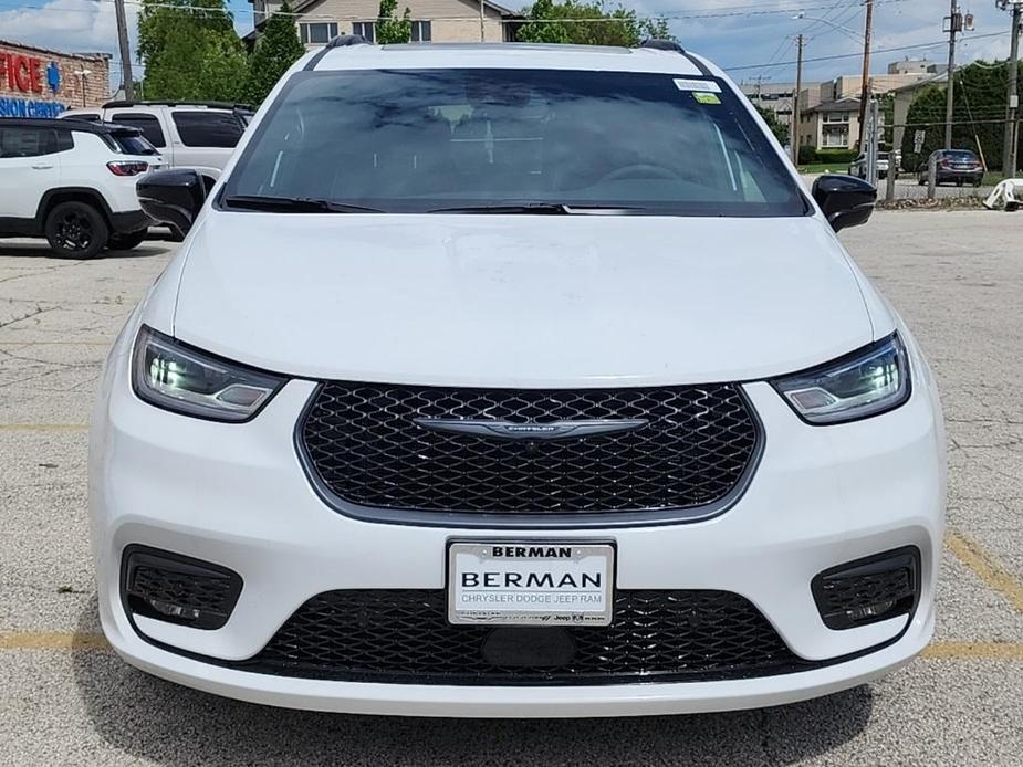 new 2024 Chrysler Pacifica Hybrid car, priced at $54,687