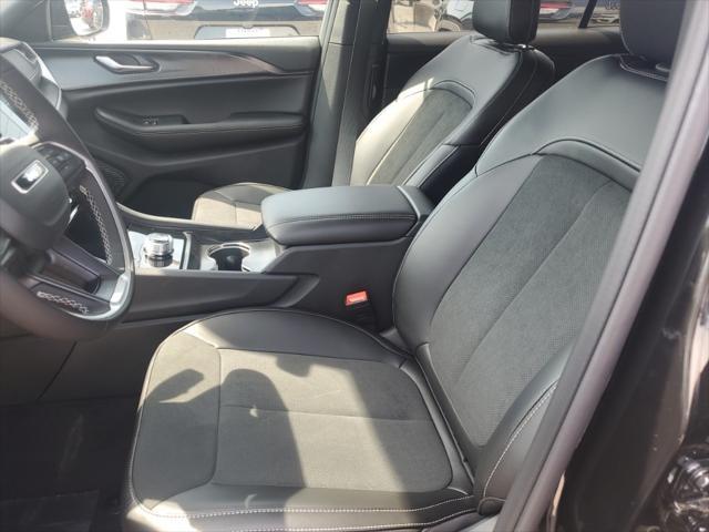 new 2025 Jeep Grand Cherokee L car, priced at $41,636