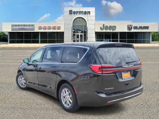 used 2023 Chrysler Pacifica car, priced at $23,018