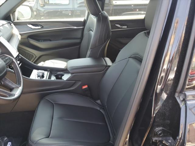 new 2025 Jeep Grand Cherokee car, priced at $42,154