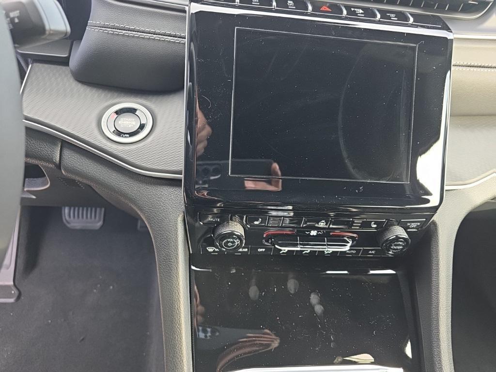 new 2025 Jeep Grand Cherokee car, priced at $41,420