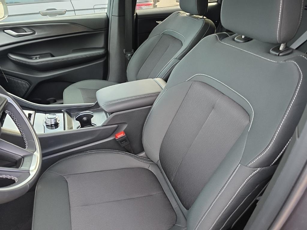 new 2025 Jeep Grand Cherokee car, priced at $41,420