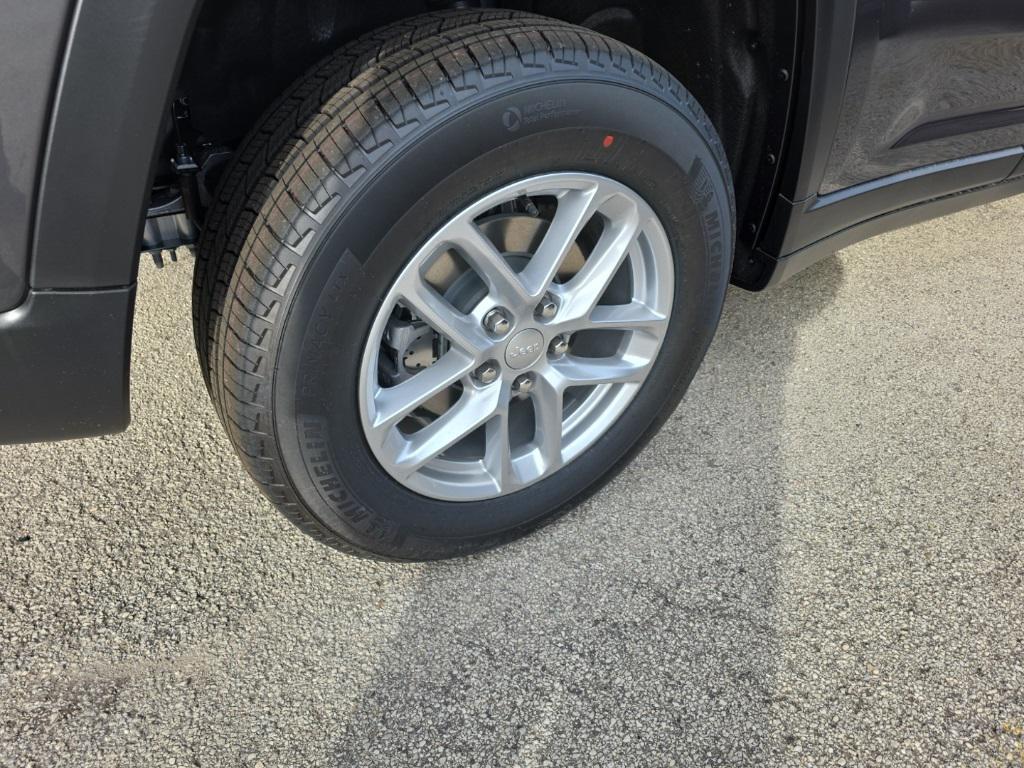 new 2025 Jeep Grand Cherokee car, priced at $41,420