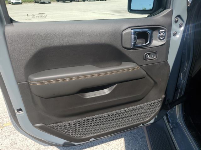 new 2025 Jeep Gladiator car, priced at $42,917