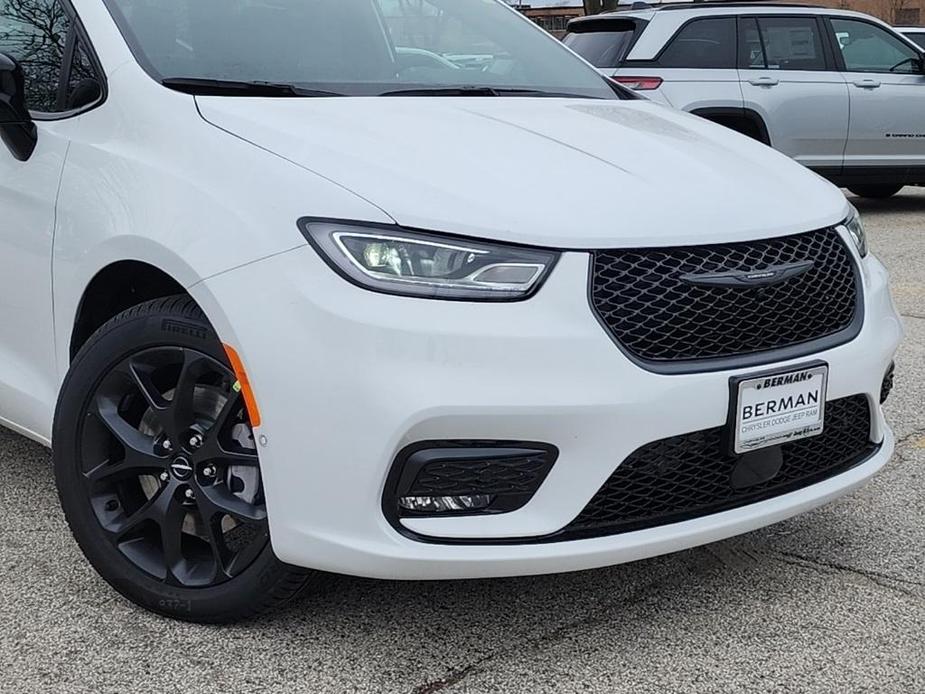 new 2024 Chrysler Pacifica car, priced at $46,340