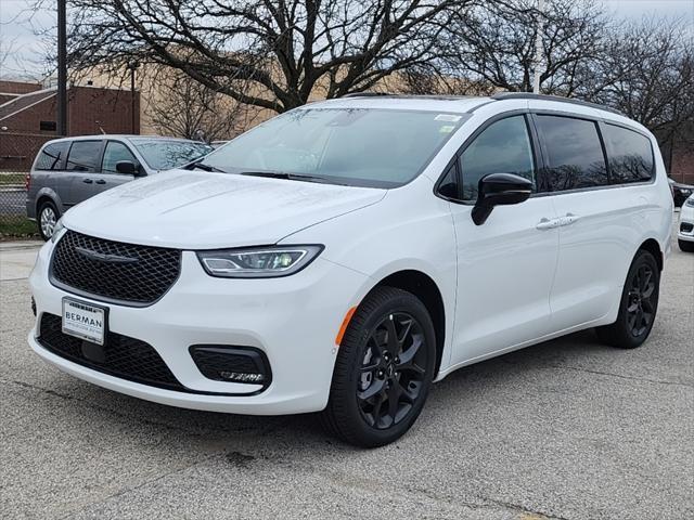 new 2024 Chrysler Pacifica car, priced at $39,507