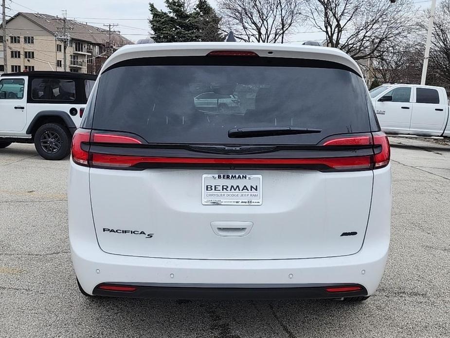 new 2024 Chrysler Pacifica car, priced at $46,340