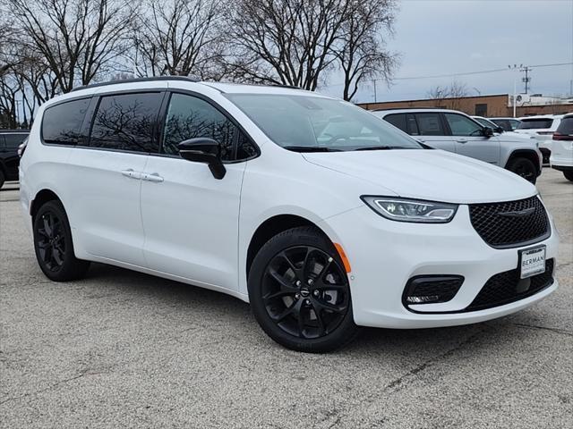 new 2024 Chrysler Pacifica car, priced at $39,507