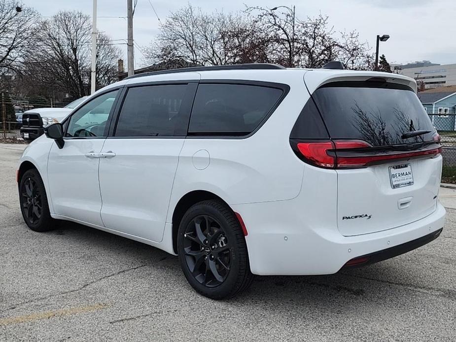 new 2024 Chrysler Pacifica car, priced at $46,340