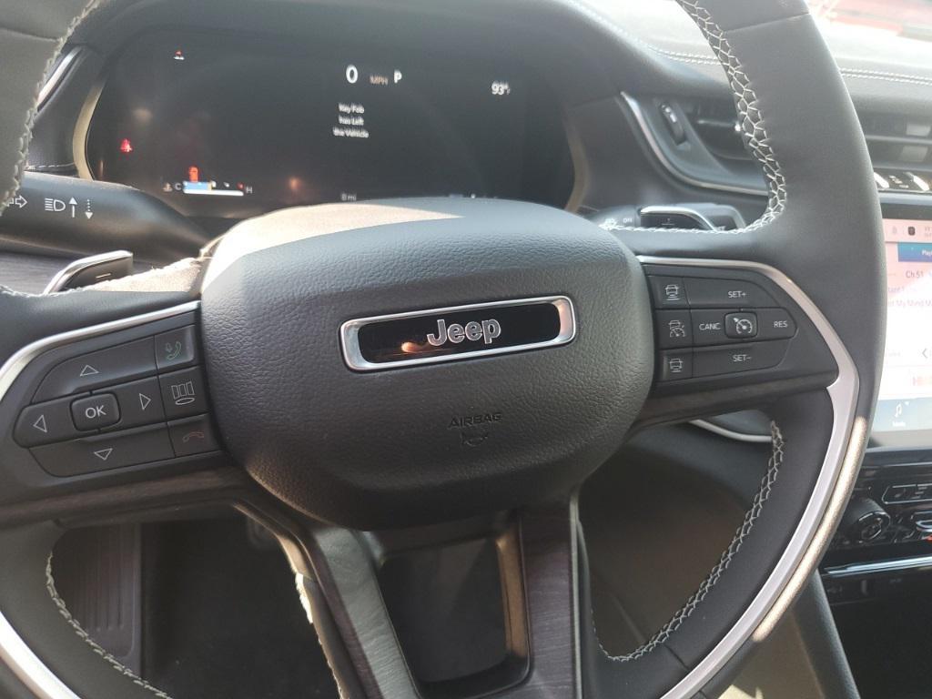 new 2025 Jeep Grand Cherokee car, priced at $42,619