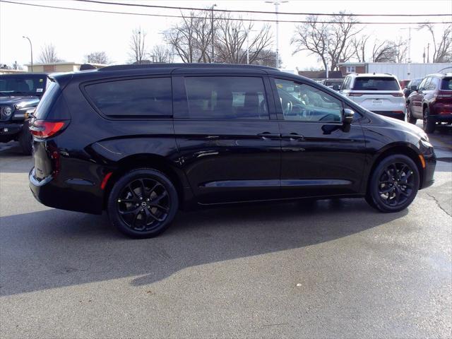 new 2025 Chrysler Pacifica car, priced at $48,152