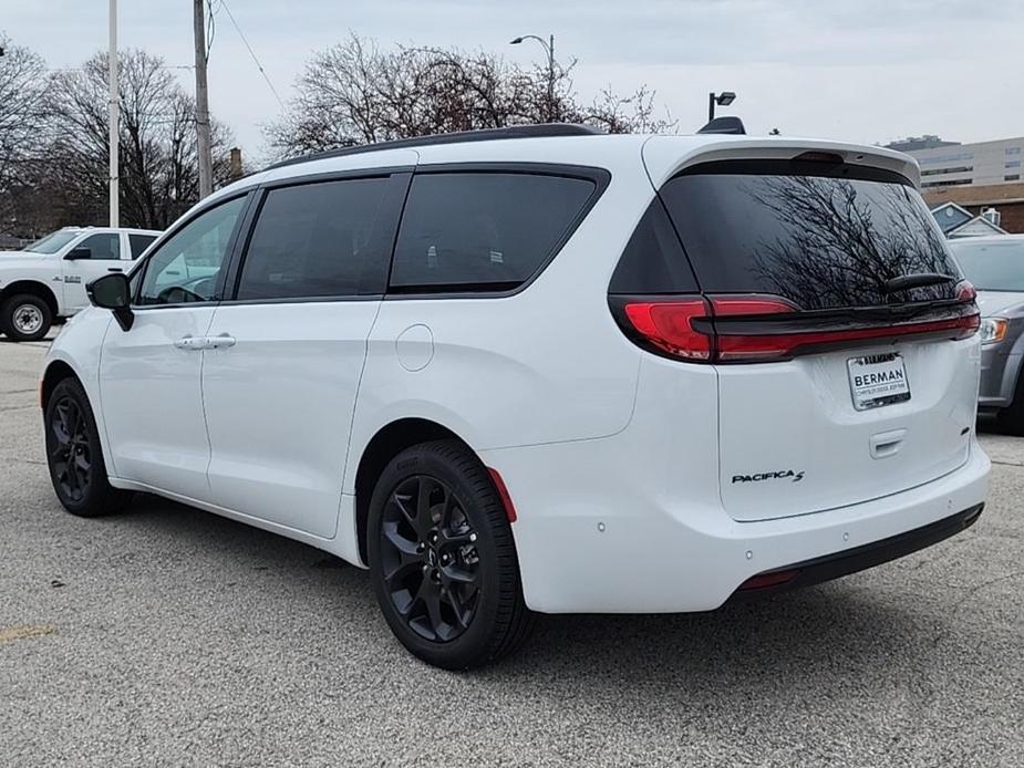 new 2024 Chrysler Pacifica car, priced at $46,340