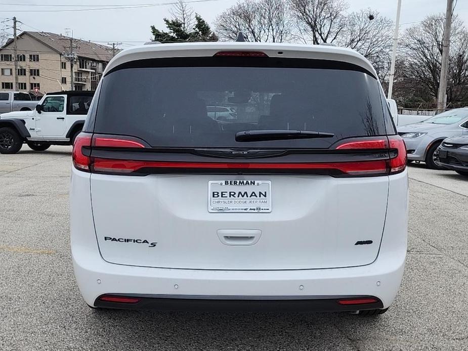 new 2024 Chrysler Pacifica car, priced at $46,340