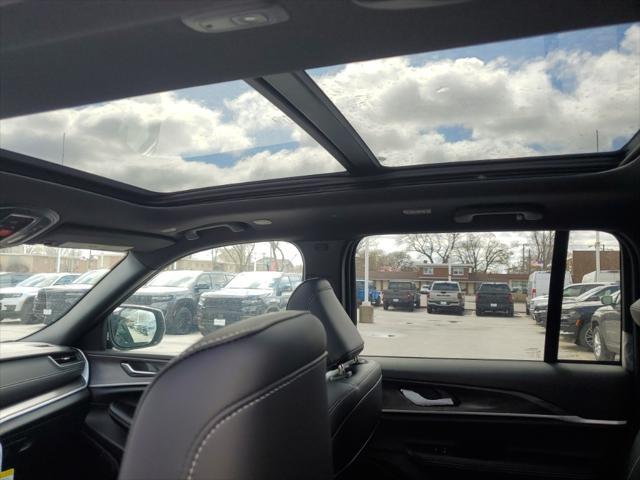 new 2025 Jeep Grand Cherokee car, priced at $42,795
