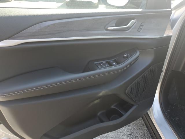 new 2025 Jeep Grand Cherokee L car, priced at $43,646