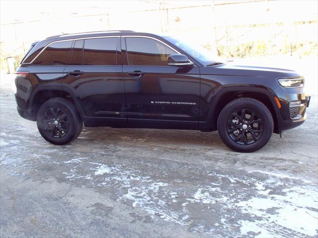 used 2022 Jeep Grand Cherokee car, priced at $33,470