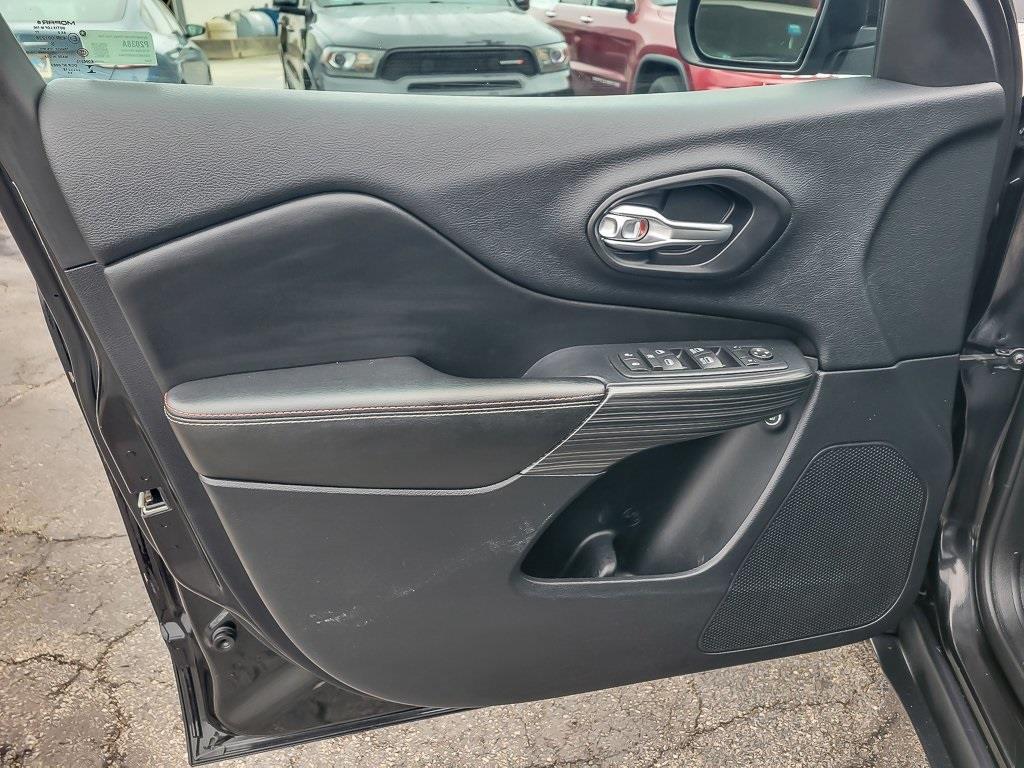 used 2016 Jeep Cherokee car, priced at $9,997
