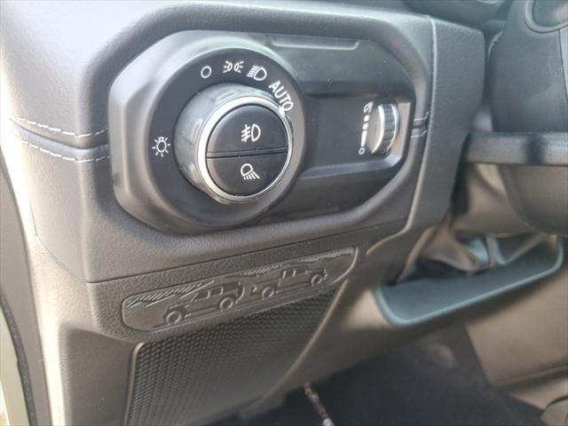 new 2025 Jeep Gladiator car, priced at $42,917