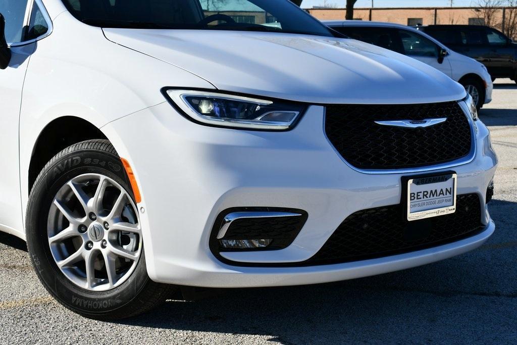 new 2024 Chrysler Pacifica car, priced at $42,890