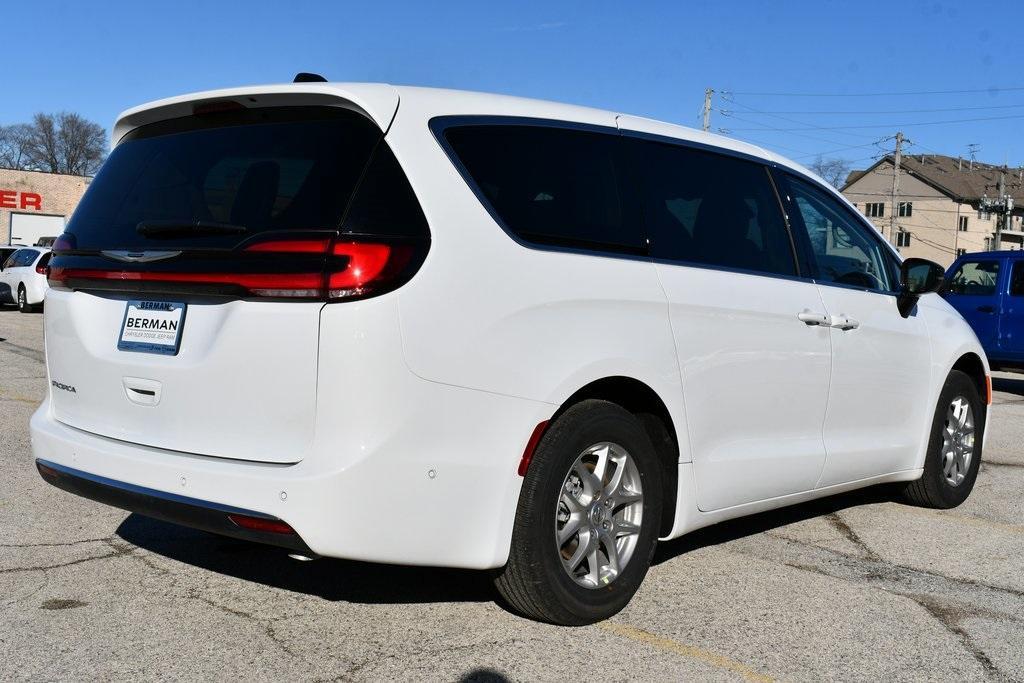 new 2024 Chrysler Pacifica car, priced at $42,890