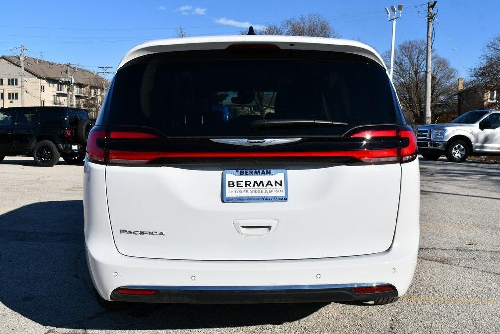 new 2024 Chrysler Pacifica car, priced at $42,890
