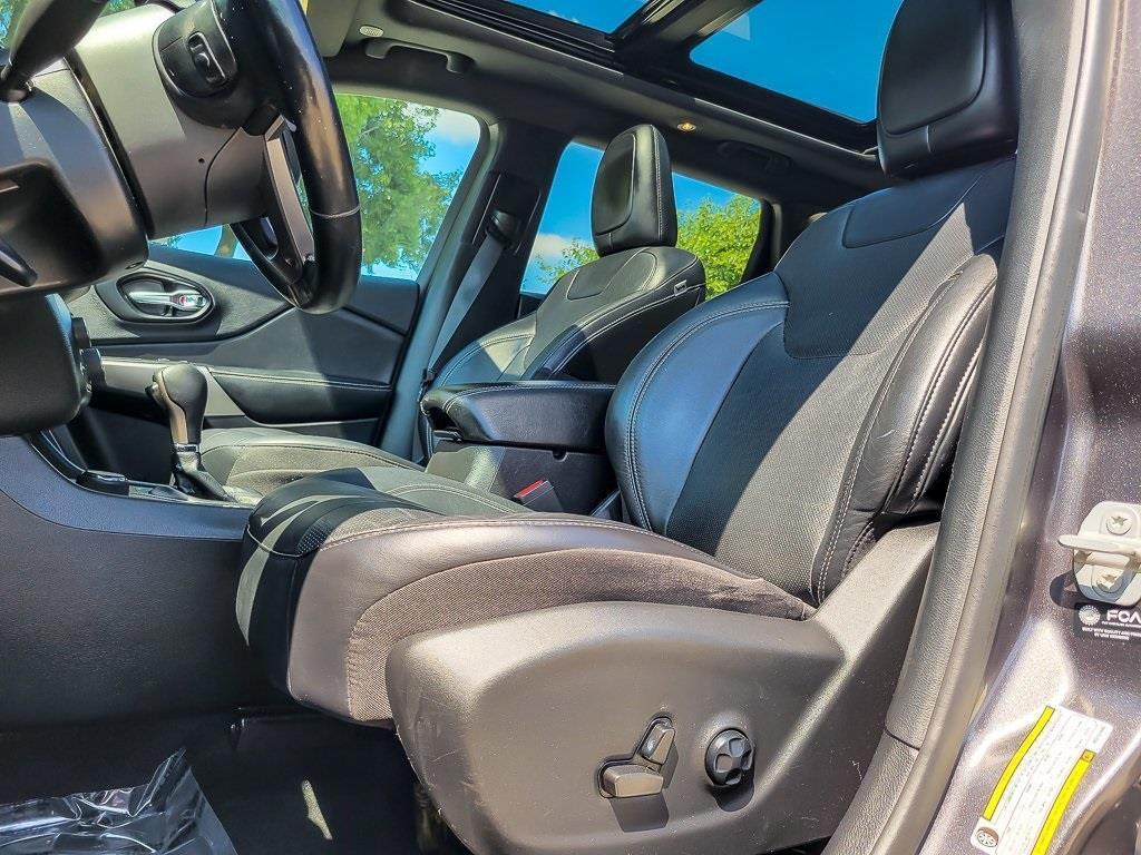 used 2021 Jeep Cherokee car, priced at $20,251