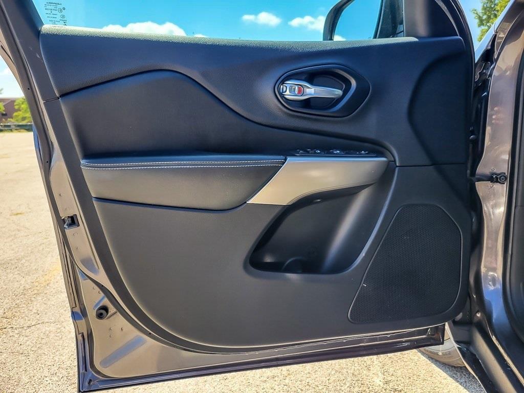 used 2021 Jeep Cherokee car, priced at $20,251