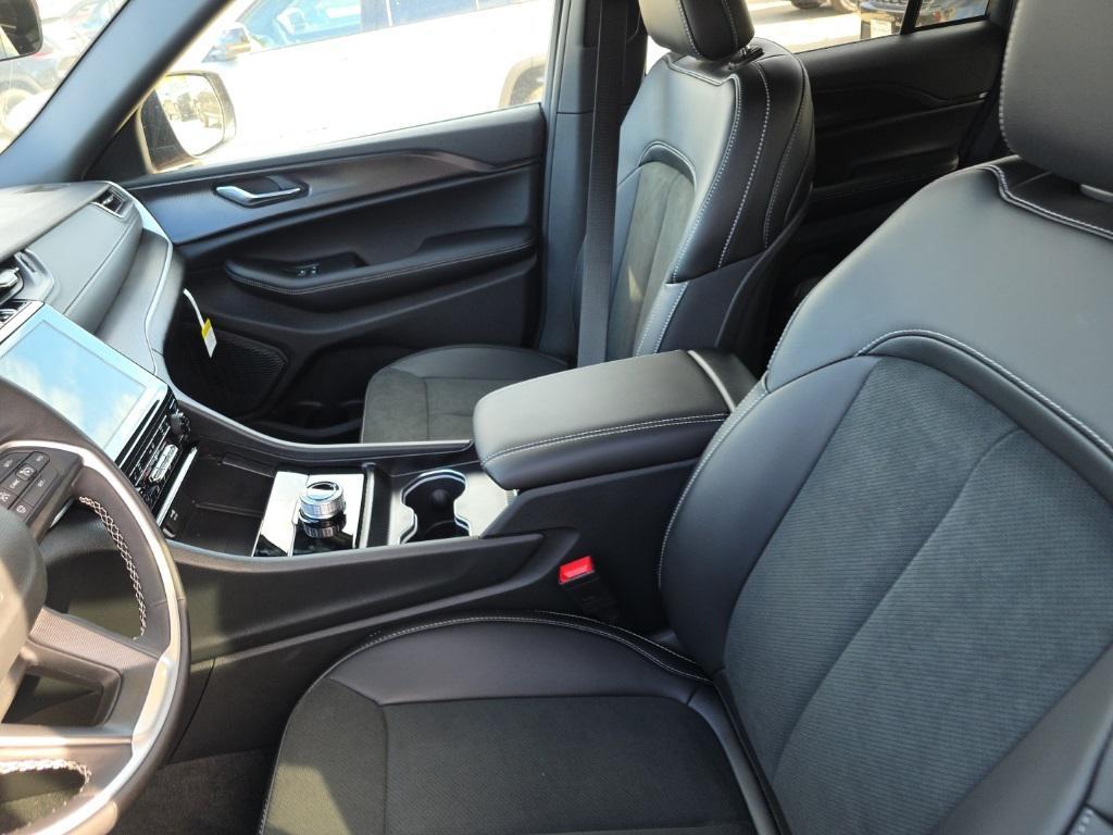 new 2025 Jeep Grand Cherokee car, priced at $45,842