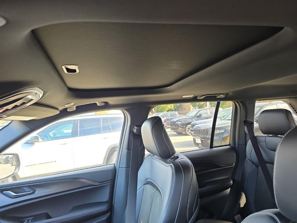 new 2025 Jeep Grand Cherokee car, priced at $45,842