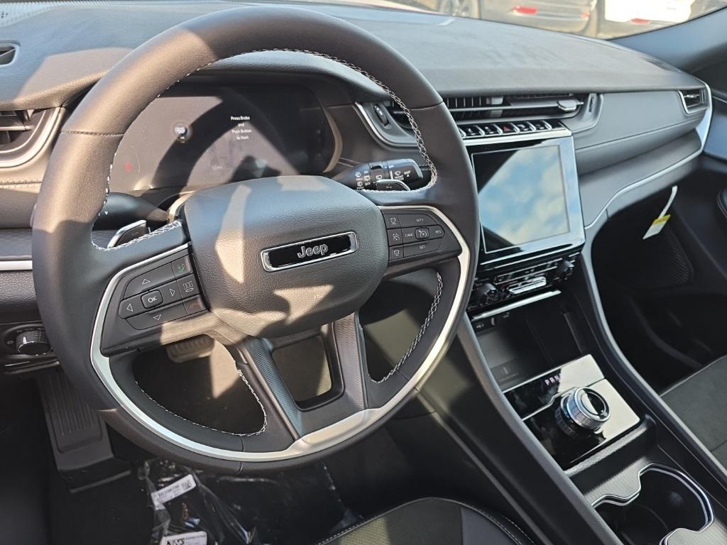 new 2025 Jeep Grand Cherokee car, priced at $45,842