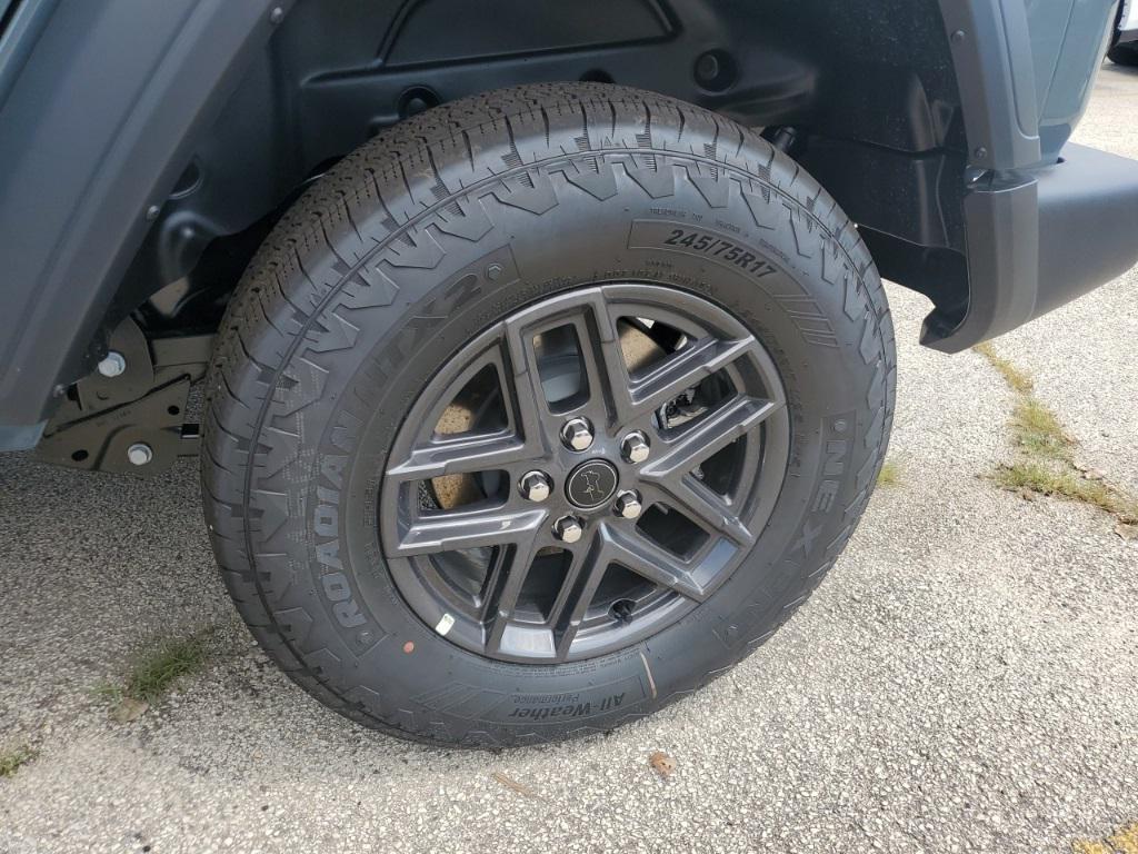 new 2025 Jeep Wrangler car, priced at $43,191
