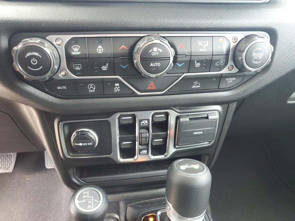 new 2025 Jeep Wrangler car, priced at $43,191