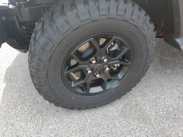 new 2025 Jeep Gladiator car, priced at $42,917
