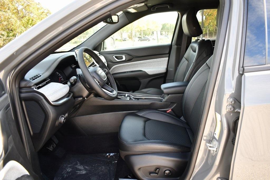 new 2024 Jeep Compass car, priced at $30,001