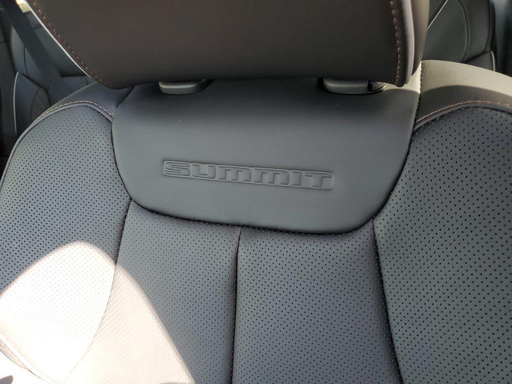 new 2025 Jeep Grand Cherokee car, priced at $56,231