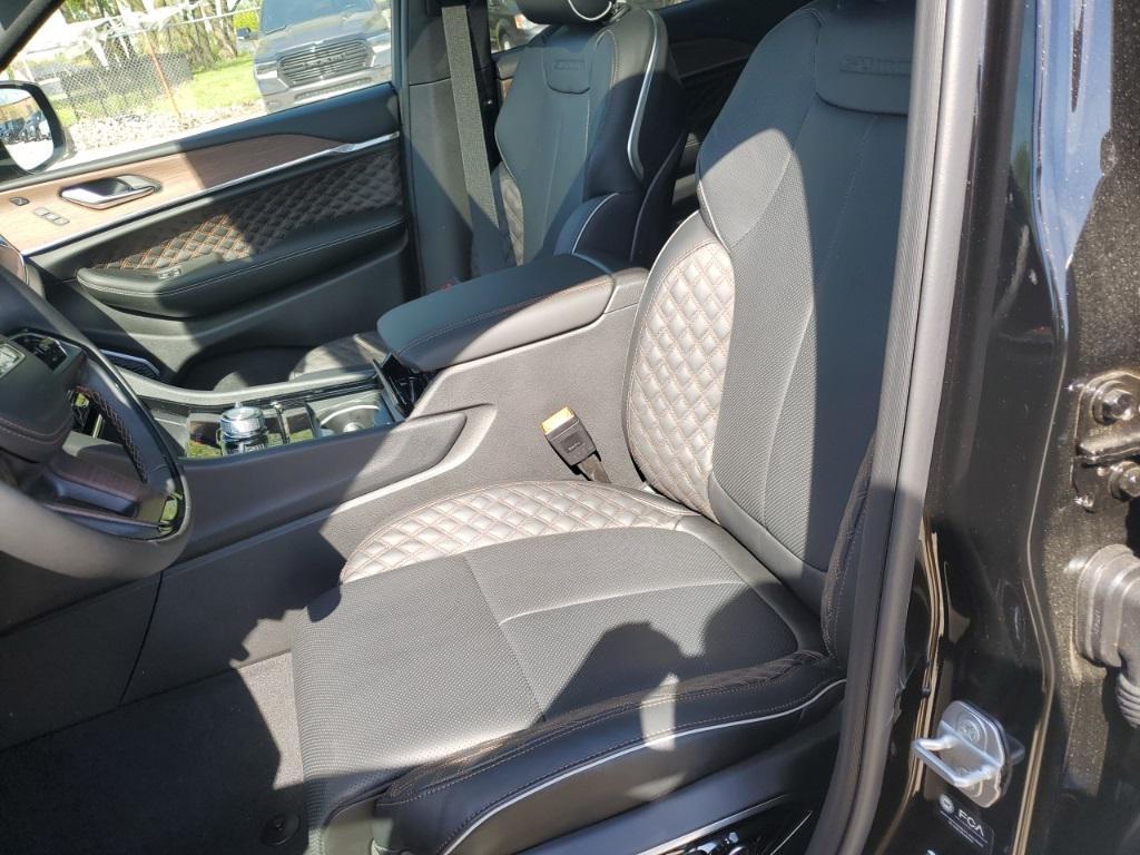 new 2025 Jeep Grand Cherokee car, priced at $56,231